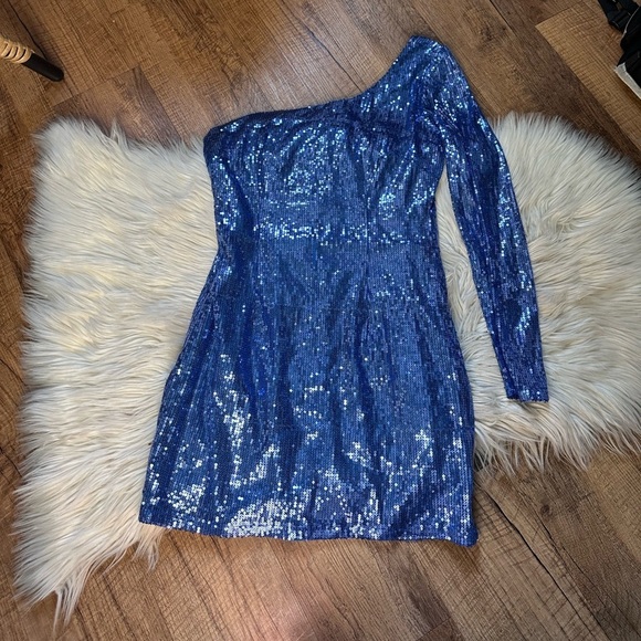 SUPERDOWN Geo One Shoulder Mini Sequin Dress - Picture 4 of 6